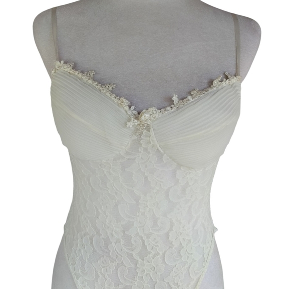 Vintage Off White Lace Nightie Teddy Bodysuit 100% Nylon Size Medium - Picture 2 of 7
